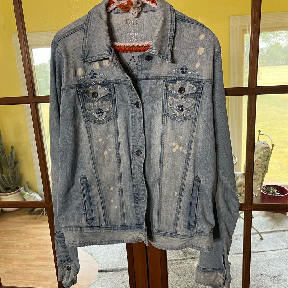 Chic Light Blue Denim Jacket